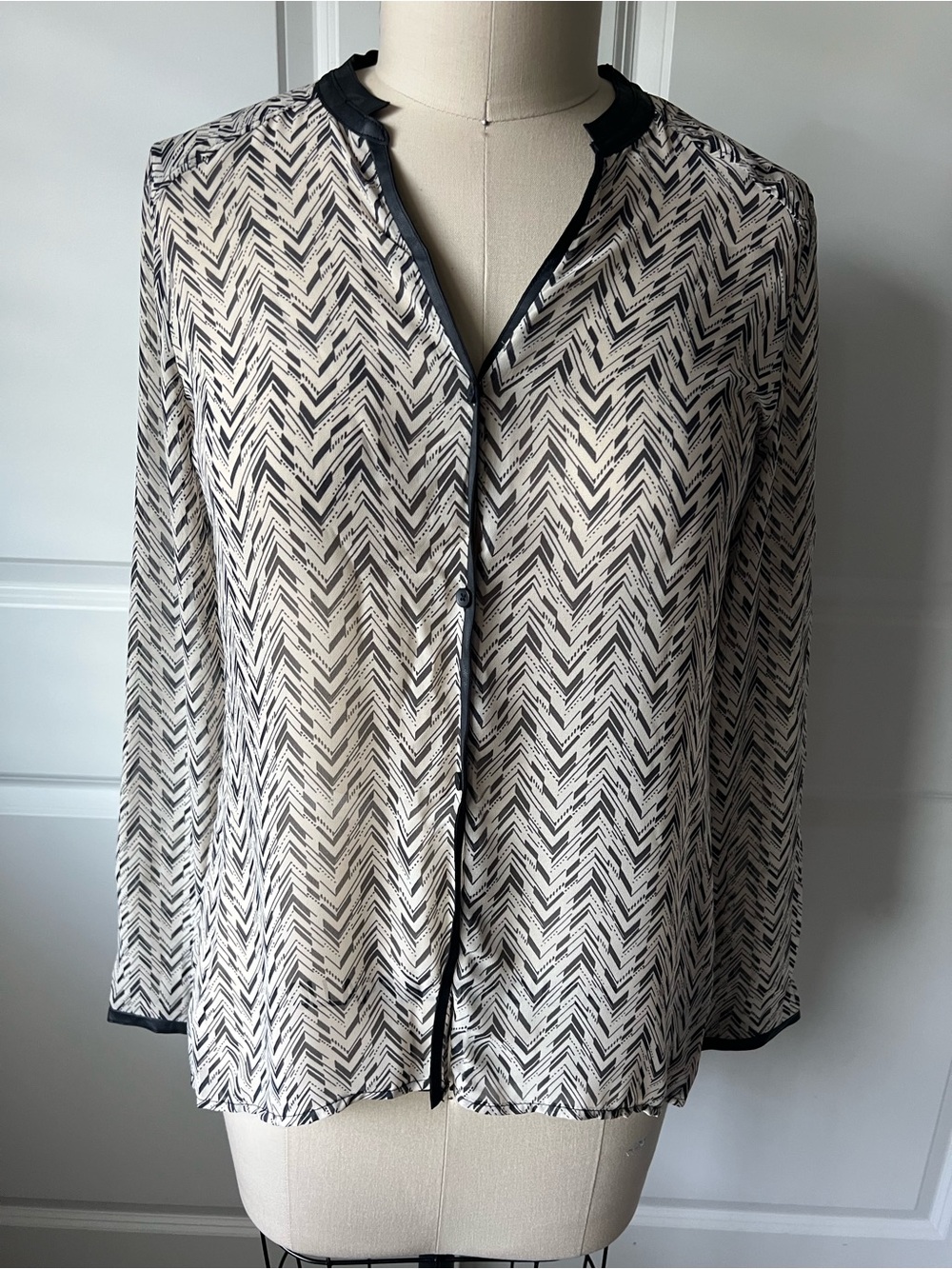NWOT Mossimo Supply Co. Black and White Chevron Button-Front Blouse